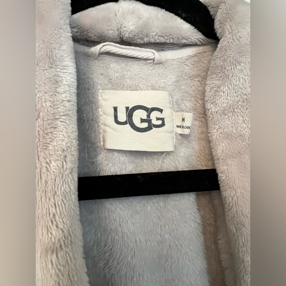 Women’s UGG Robe Size Medium - Picture 3 of 3